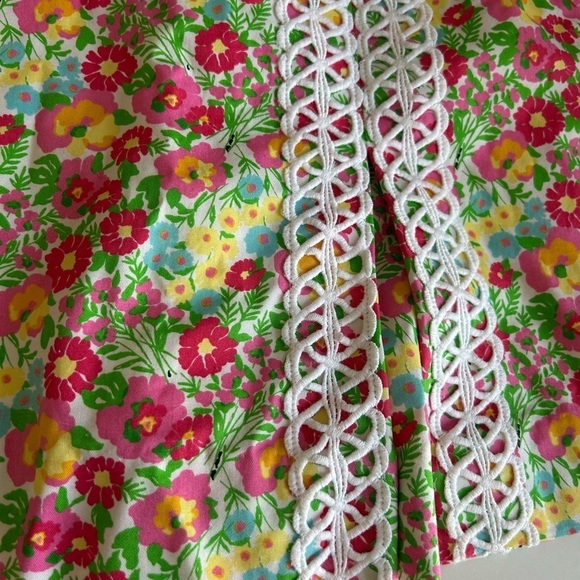 Lilly Pulitzer vintage Floral skort with Lace Detail size 00 - Picture 2 of 5